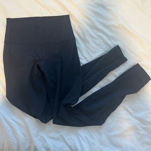 navy blue Lululemon wonder under leggings